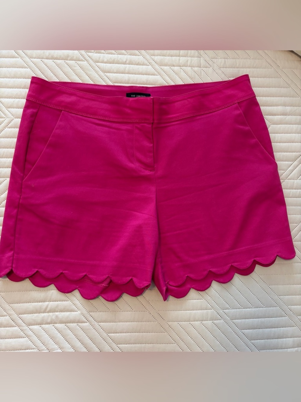 Limited- Scallop Hem Women's Shorts - Hot Pink
Size 14